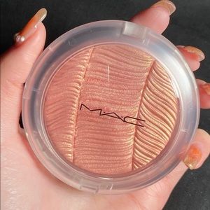 Mac extra dimension skinfinish highlighter hot damn-oiselle D’avignon limited